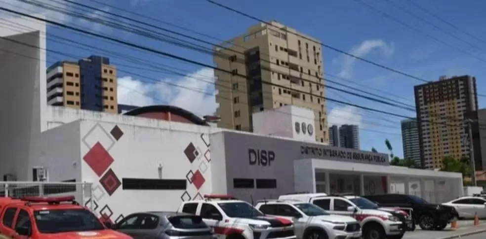 Delegado lotado na Corregedoria da PCPB é afastado após crime de ato obsceno em praia de João Pessoa; Mãe de menina assediada dá detalhes