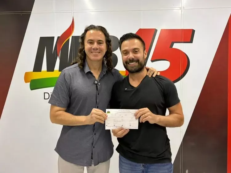 Deputado Caio Roberto assina filiação no MDB