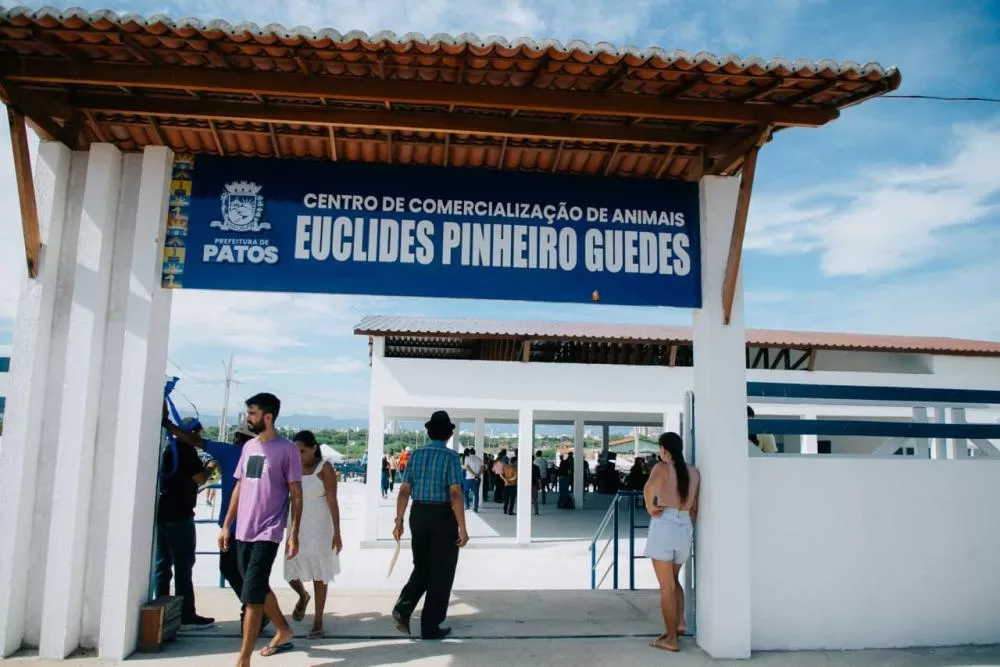 Prefeitura de Patos entrega Centro de Comercialização de Animais que oferecerá melhores negócios para o criador