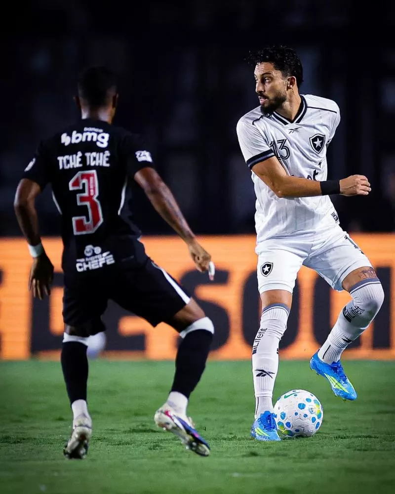 Em clássico com polêmica de arbitragem, Botafogo vira sobre o Vasco e vence no Brasileirão