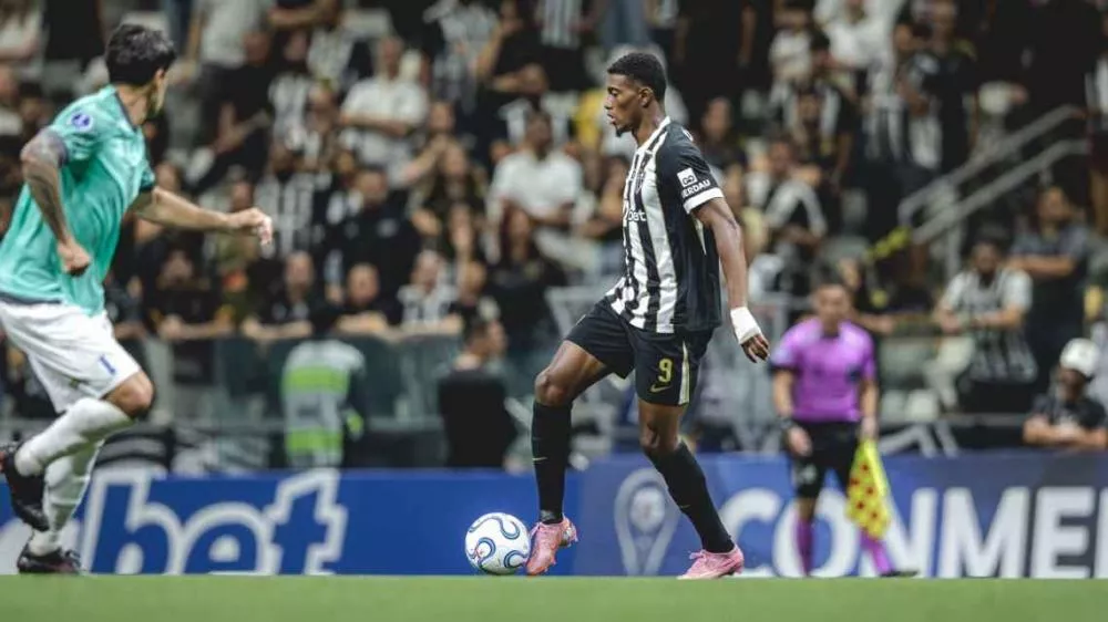 Atlético-MG supera falha de Everson, vence o Juventud-URU com gol de Cassierra no fim e se recupera na Sul-Americana