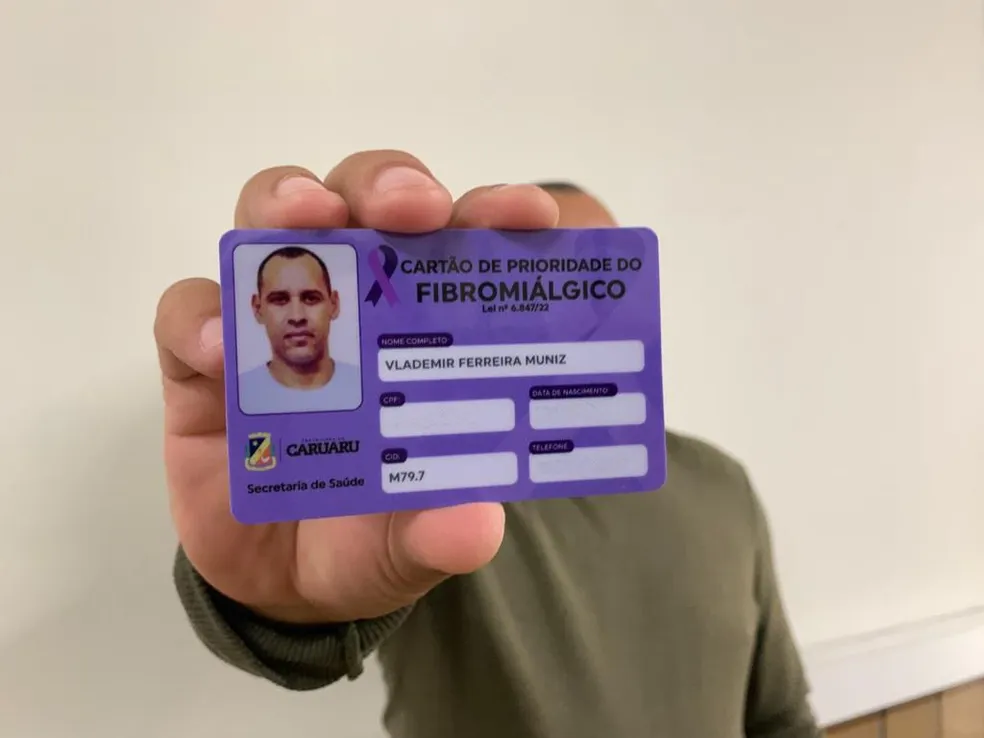 Secretaria de Estado da Saúde lança carteira digital para pessoas com fibromialgia e amplia acesso a direitos no estado