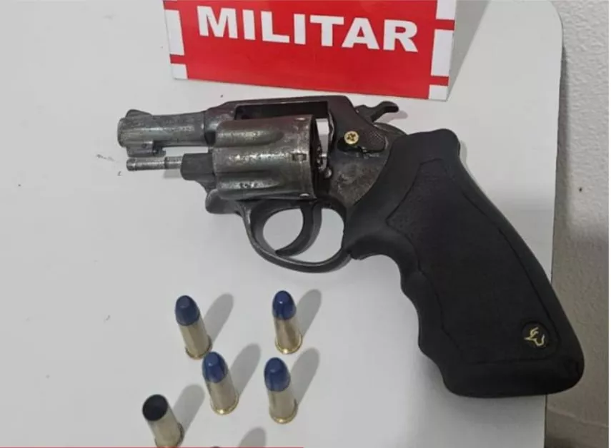 Polícia Militar apreende arma de fogo após disparos em área de lazer em Patos