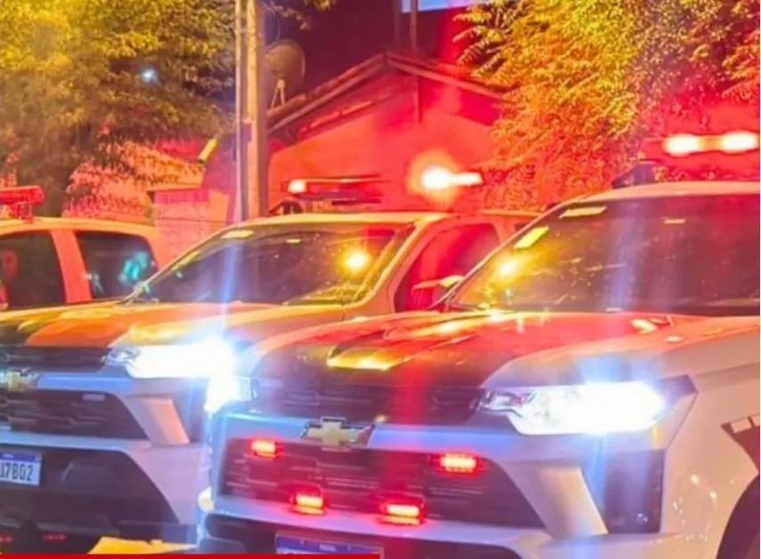 PM encaminha envolvidos à delegacia após denúncia de violência doméstica em Teixeira