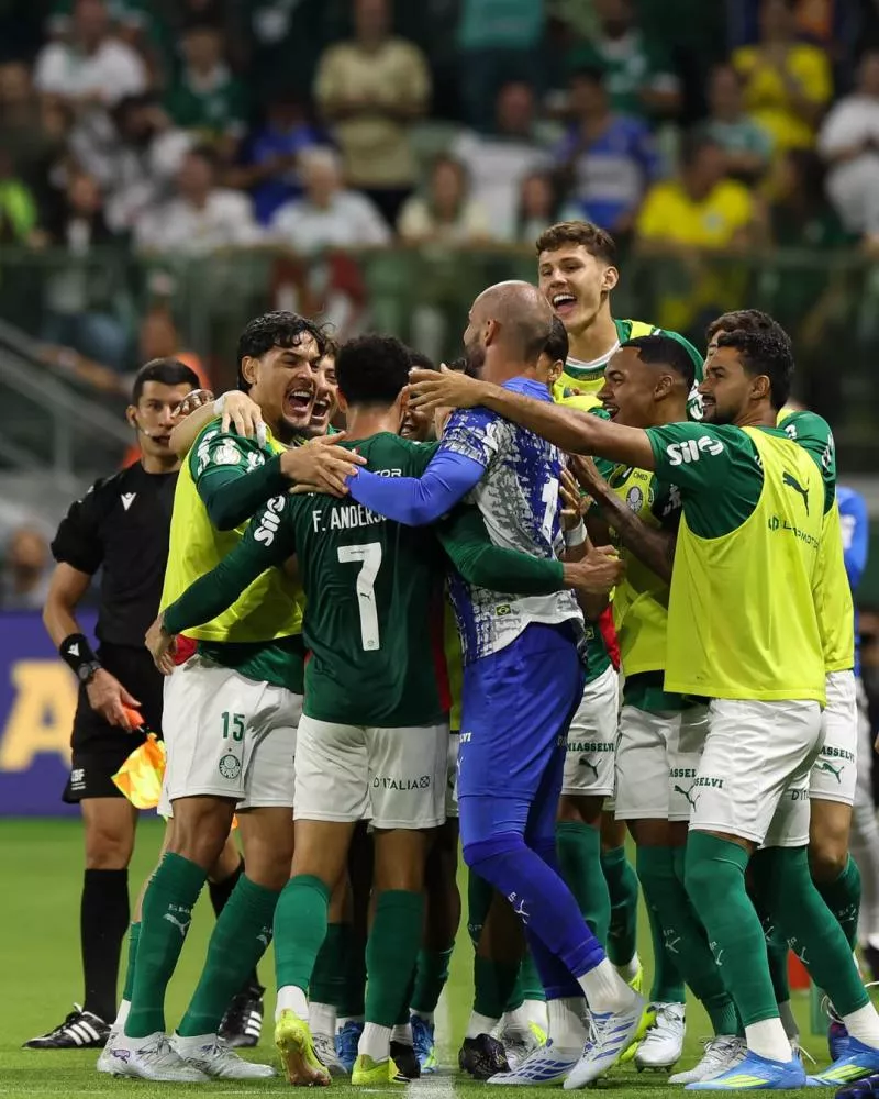 Em noite de 'redenção' de Felipe Anderson, Palmeiras vence Jacuipense e larga na frente na Copa do Brasil; Vitor Roque sai machucado