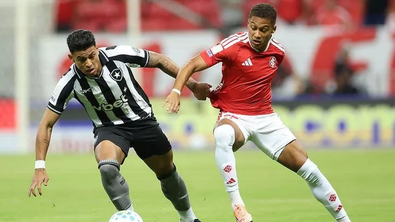 Danilo brilha com golaço, mas Botafogo cede empate ao Internacional no Mané Garrincha