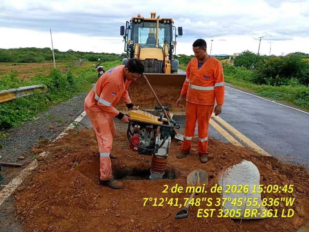 DNIT realiza reparo emergencial após alerta de motoristas sobre buraco em ponte na BR-361, em Olho d’Água