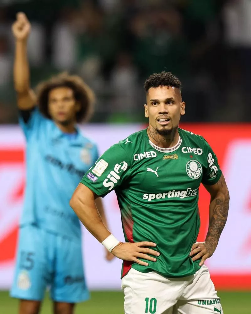 Na volta de Paulinho, Palmeiras tem gol anulado no fim, empata com Santos e pode ver vantagem na liderança do Brasileirão diminuir