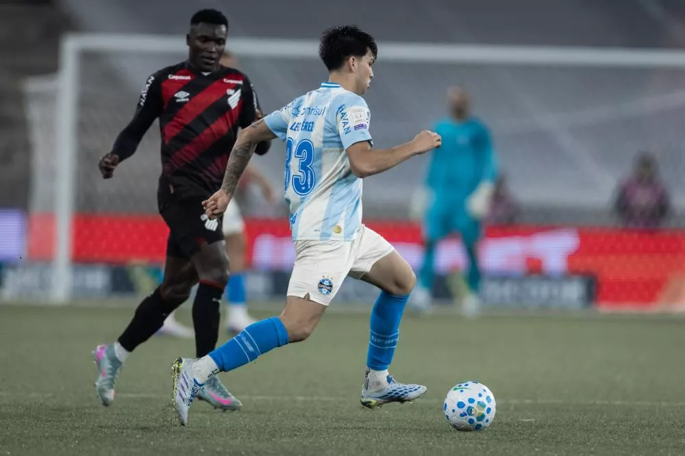 Athletico-PR suporta expulsão precoce e empata com o Grêmio em casa no Brasileirão