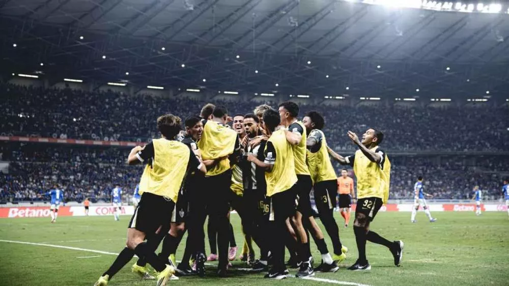 Em clássico 'quente' com expulsões, Atlético-MG faz 3 a 1 no Cruzeiro, volta a vencer no Brasileirão e espanta má fase