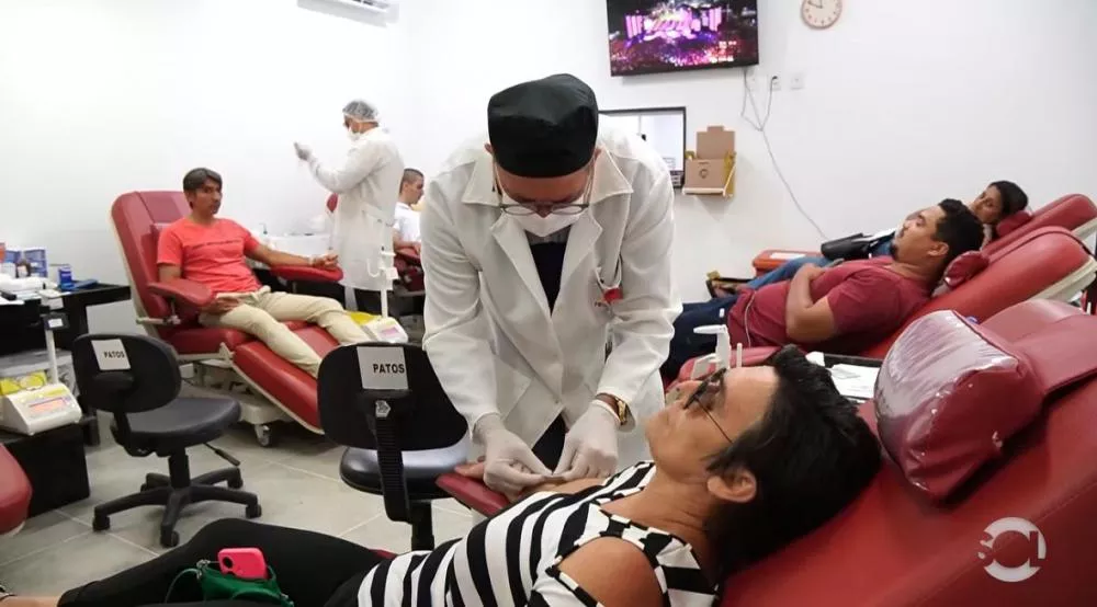 Mobilização por doação de sangue reúne 118 pessoas no Hemonúcleo de Patos em apoio a jovens vítimas de acidente; unidade reforça importância de doações regulares