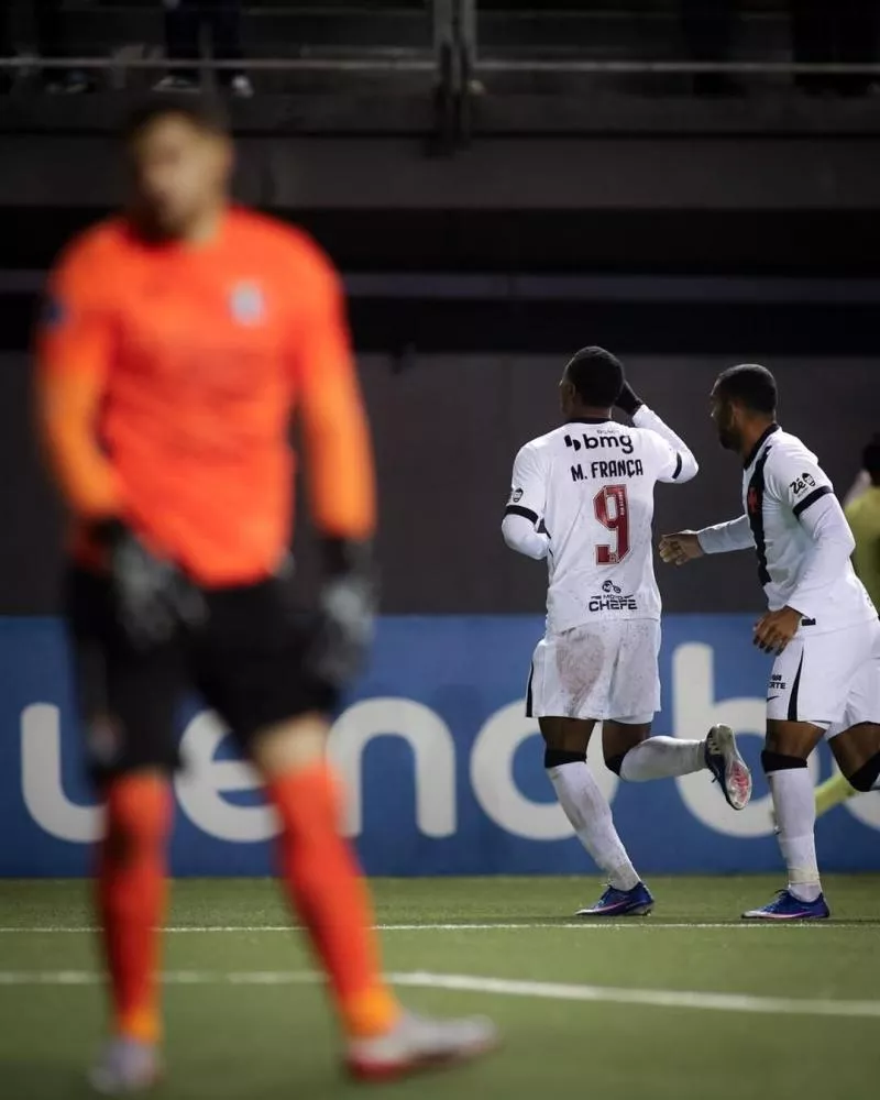 Vasco supera gol contra bizarro, vira sobre Audax e assegura liderança na Sul-Americana