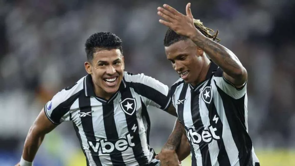 Com direito a goleiro 'improvisado' do Racing nos acréscimos, Botafogo vence com gol de Danilo e se garante no mata-mata da Sul-Americana