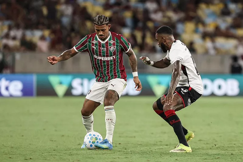 Fluminense marca nos acréscimos, mas tropeça contra o Vitória no Maracanã
