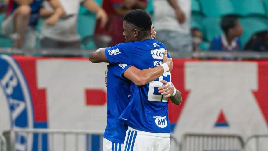 Cruzeiro vence o Bahia de virada na Fonte Nova e pega 'elevador' na tabela do Brasileirão