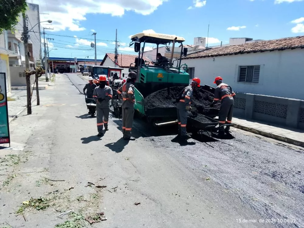 Prefeitura de Patos inicia pavimentação asfáltica em mais de 30 ruas da cidade