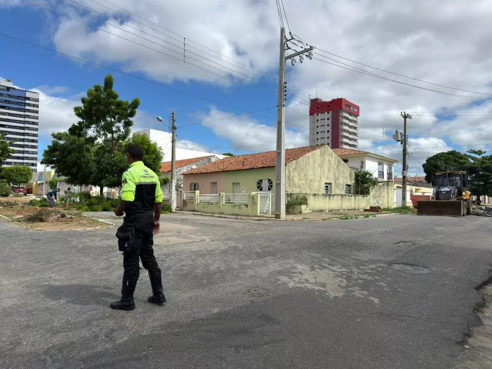 STTRANS realiza interdição parcial na Rua Bossuet Wanderley para intervenção viária na Rua Juscelino Kubitschek, bairro Brasília