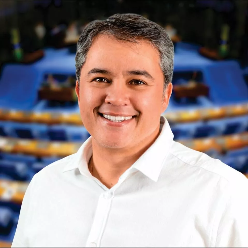 PodPatos entrevista Efraim Filho ao vivo às 12h deste sábado (23); internauta poderá participar com perguntas