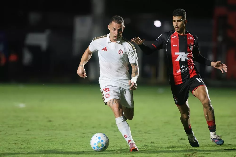 Vitória vence Inter no Barradão, encerra reação colorada e ganha respiro no Brasileirão