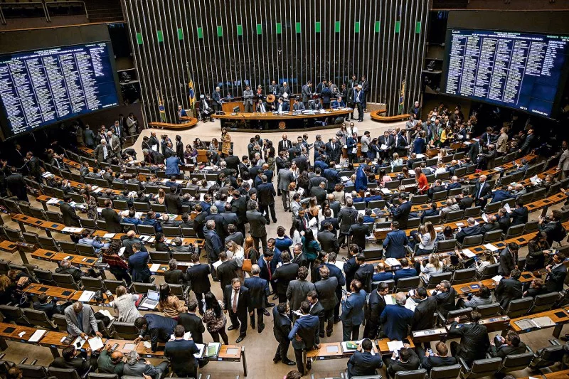 Câmara dos Deputados pode aprovar a PEC da escala de trabalho em comissão e no plenário esta semana
