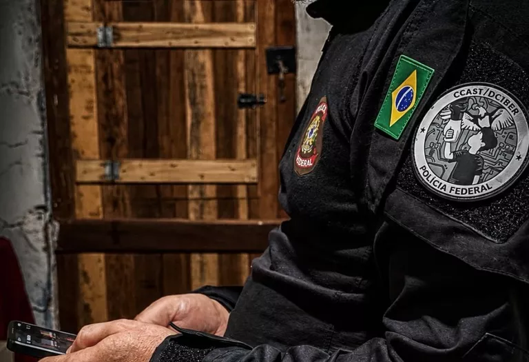 Polícia Federal realiza operação contra armazenamento de material de abuso infantojuvenil em Manaíra, no Sertão da Paraíba