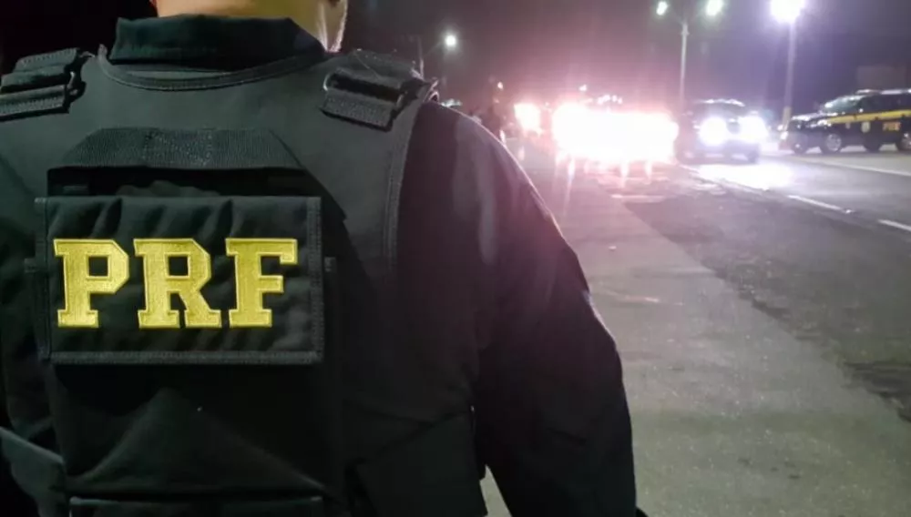 Motociclista inabilitado e com sinais de embriaguez é detido pela PRF após fugir de fiscalização e resistir à prisão em Patos