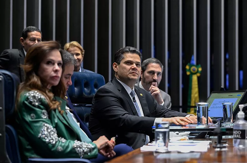 Alcolumbre envia PEC alternativa à 6×1 para a CCJ do Senado Federal