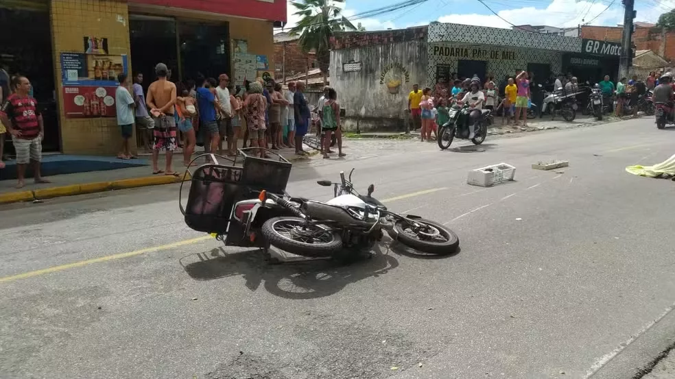 Entregador de gás morre após colisão entre moto e carro em João Pessoa