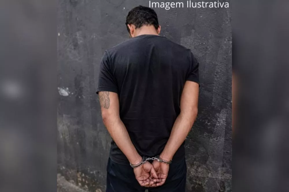 Polícia Militar cumpre mandado de prisão preventiva e prende homem acusado pelo crime de homicídio, em Patos