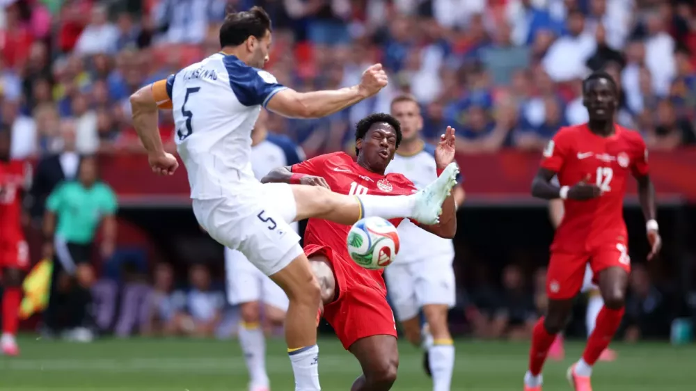 Canadá busca empate contra a Bósnia na estreia e soma primeiro ponto na história da Copa do Mundo