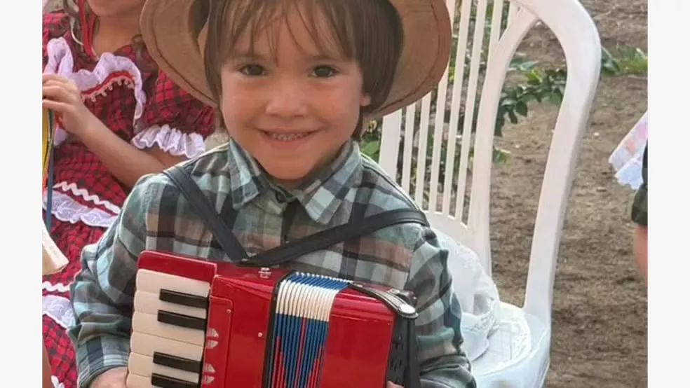 Patoense Miguelzinho viraliza ao cantar forró nas redes sociais e ganha reconhecimento de artistas