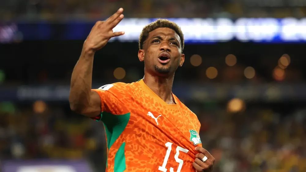 Costa do Marfim leva três bolas na trave, mas marca no fim e vence Equador na estreia da Copa do Mundo
