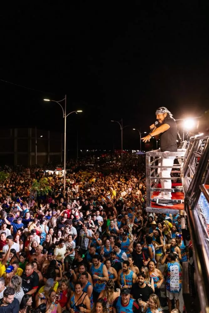 Bell Marques arrasta multidão e faz da Namoramor uma abertura histórica do São João de Patos