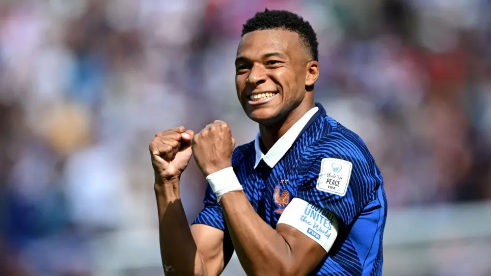França começa mal, mas bate Senegal com dois de Mbappé e abre Copa com vitória