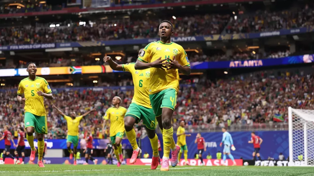 Meia que chorou no hino 'salva' África do Sul e garante empate contra a República Tcheca na Copa do Mundo