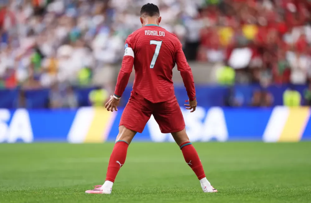 Cristiano Ronaldo se torna o jogador mais velho a marcar dois gols em Copas do Mumdo