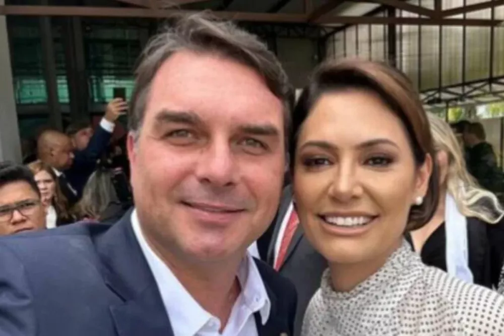 Michelle fala em “punhalada” e expõe atrito com Flávio Bolsonaro