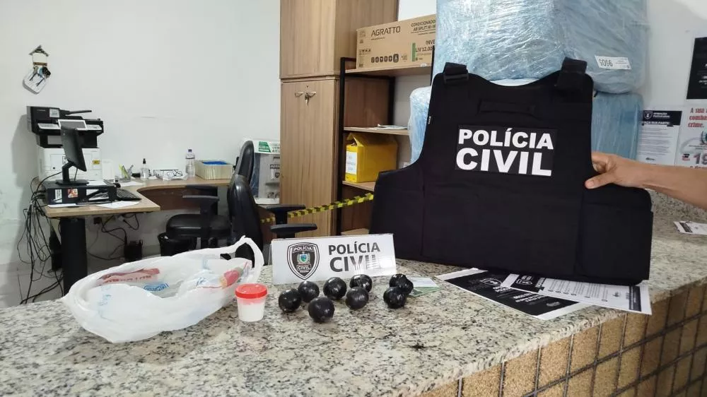 Mulher é presa ao tentar levar drogas para detento durante visita em presídio de Taperoá
