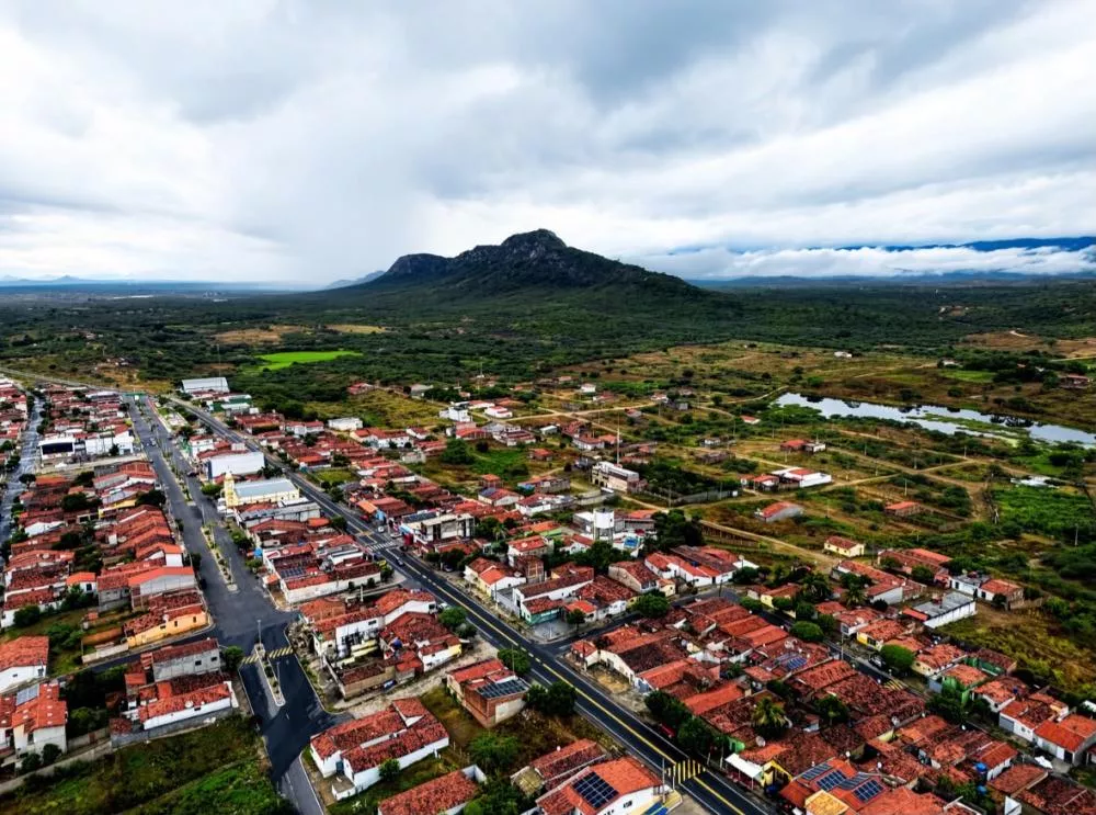 Chuva retorna ao Sertão da Paraíba e muda o cenário após o São João; Inmet mantém alertas para todo o estado