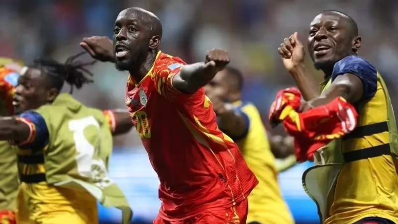 RD Congo vira sobre Uzbequistão no fim, conquista vaga histórica na Copa do Mundo e será rival da Inglaterra