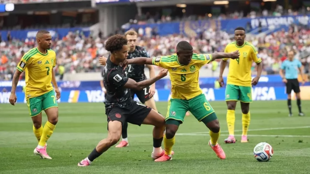 Canadá marca no fim, vence África do Sul e avança às oitavas de final da Copa do Mundo