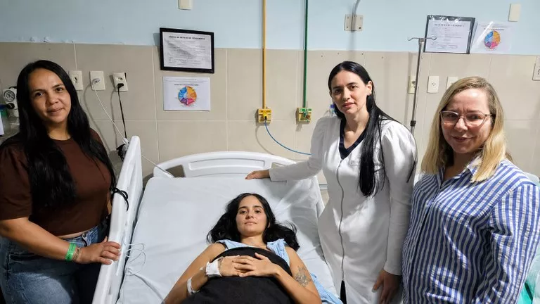 Jovem que utilizou caneta emagrecedora irregular recebe alta após mais de 40 dias internada na UTI, na Paraíba