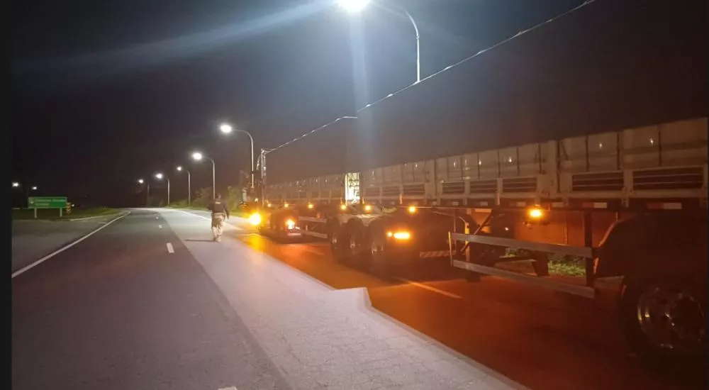 PRF retém bitrem com mais de 106 toneladas de carga e alerta para risco de acidentes na BR-230, em Campina Grande