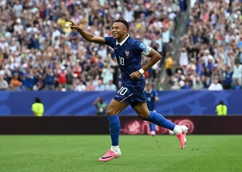 Mbappé dá show, França 'passeia' contra a Suécia e vai encarar o Paraguai nas oitavas da Copa do Mundo