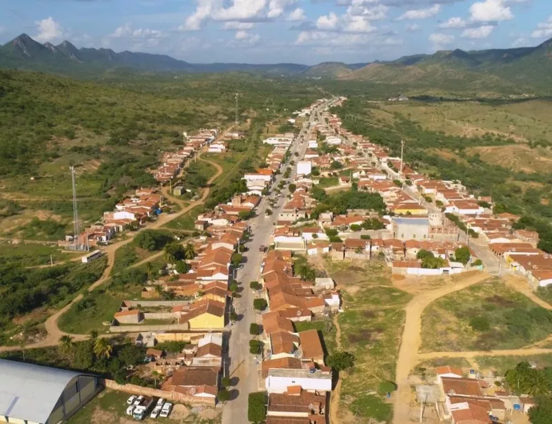 Areia de Baraúnas investe mais de R$ 1,5 milhão na construção de nova escola e fortalece educação e economia local