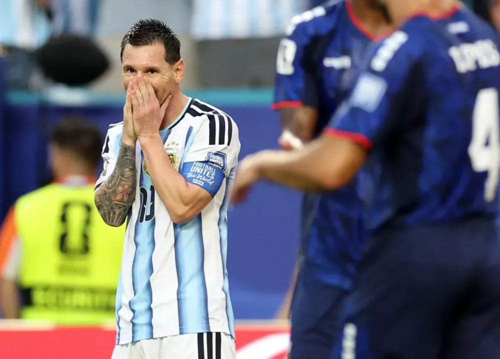 Messi faz mais um, Argentina sofre, mas vence Cabo Verde na prorrogação em jogo eletrizante e avança às oitavas de final da Copa do Mundo