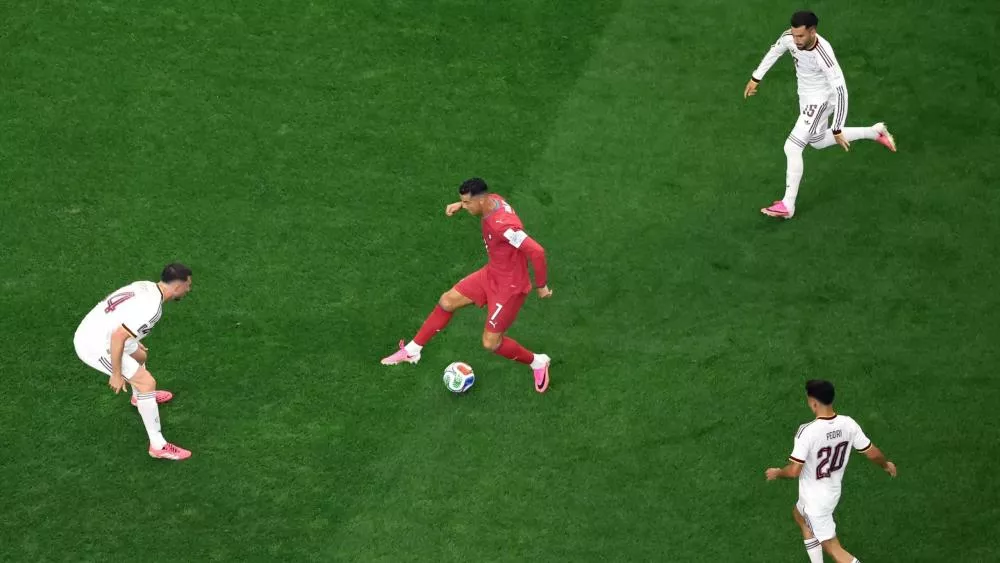 Espanha marca no fim, elimina Portugal em adeus de Cristiano Ronaldo em Copas e vai às quartas
