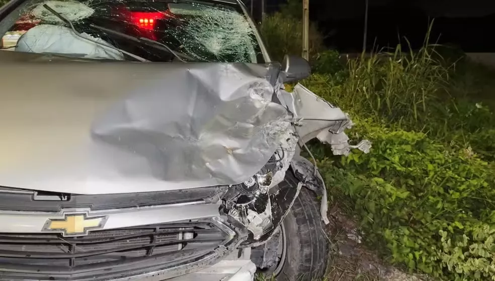 Mulher morre e marido fica ferido após carro invadir contramão e atingir moto na PB-008, em João Pessoa