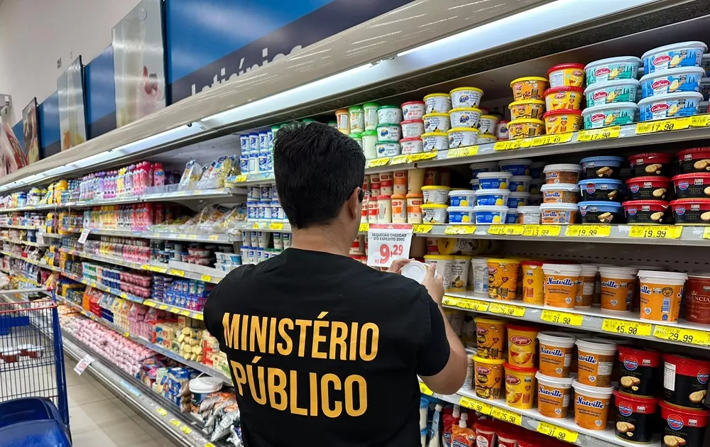 MP-Procon autua cinco supermercados durante fiscalização no Sertão e encontra produtos impróprios para consumo
