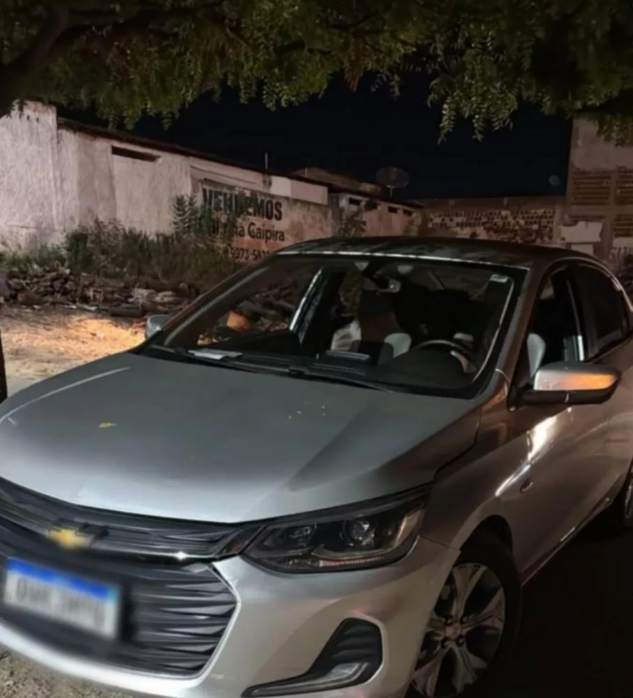 Polícia Militar recupera veículo roubado horas após o crime em Patos